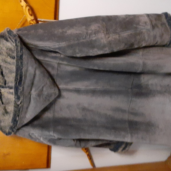 Dennis basso sueded leather coat size small but will fit up to a large - Picture 2 of 3